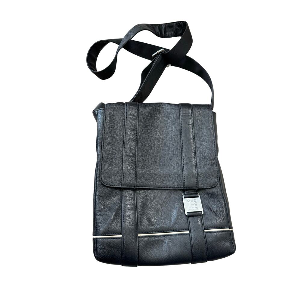 Moleskine Black Pebbled Leather Vertical Crossbody Reporter Messenger Bag